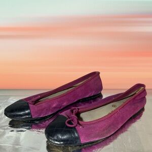 CHANEL Quilted Cap-Toe Ballet Flats – Magenta Suede & Black Leather (Size 37) 🩰
